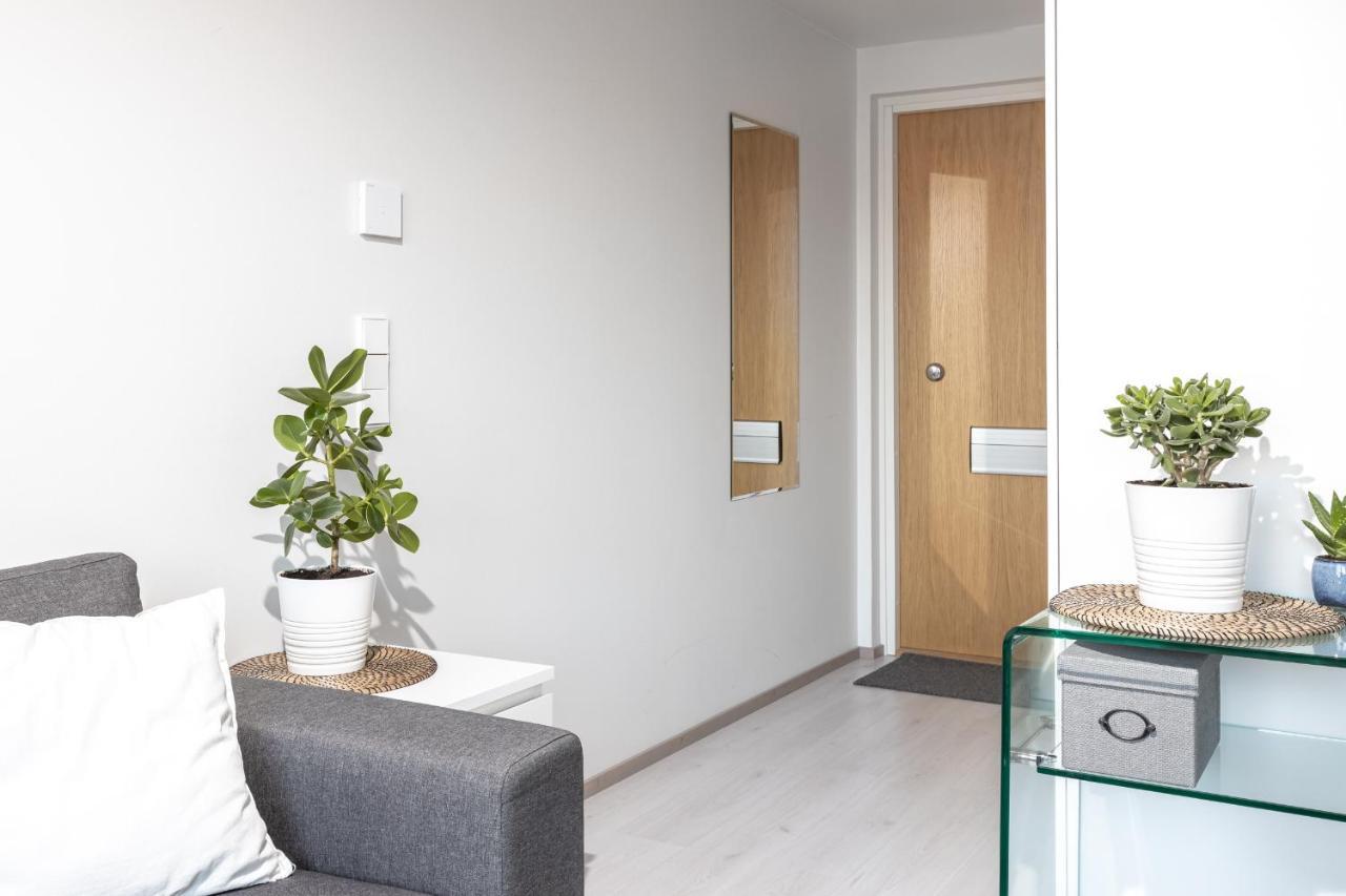 Valoisa Parvekkeellinen Kaksio, Oma Parkkipaikka Apartamento Tampere Exterior foto